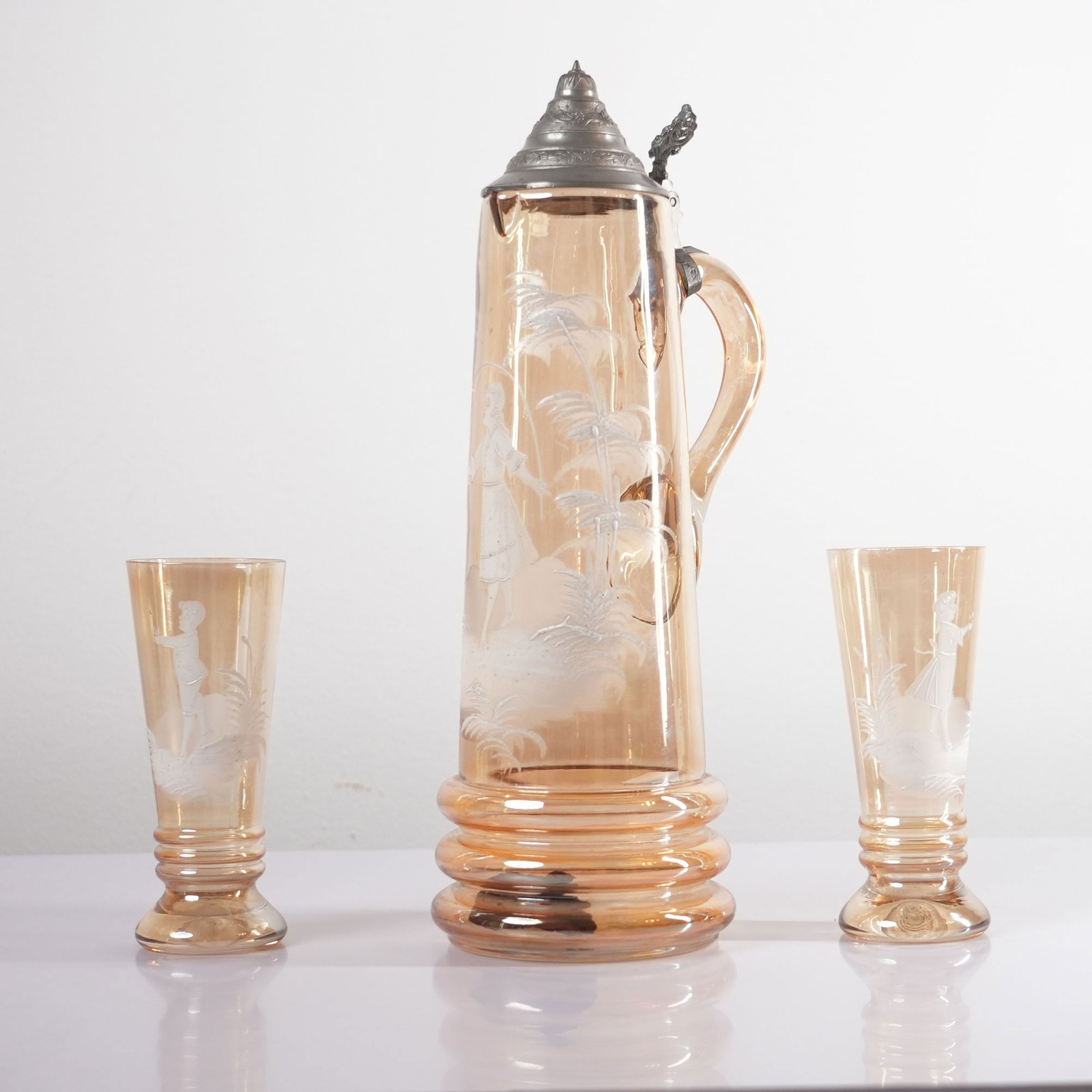 Mary Gregory Amber Glass Set with Pewter Lid Pitcher Central Europe, Circa 1880 – photo 2
