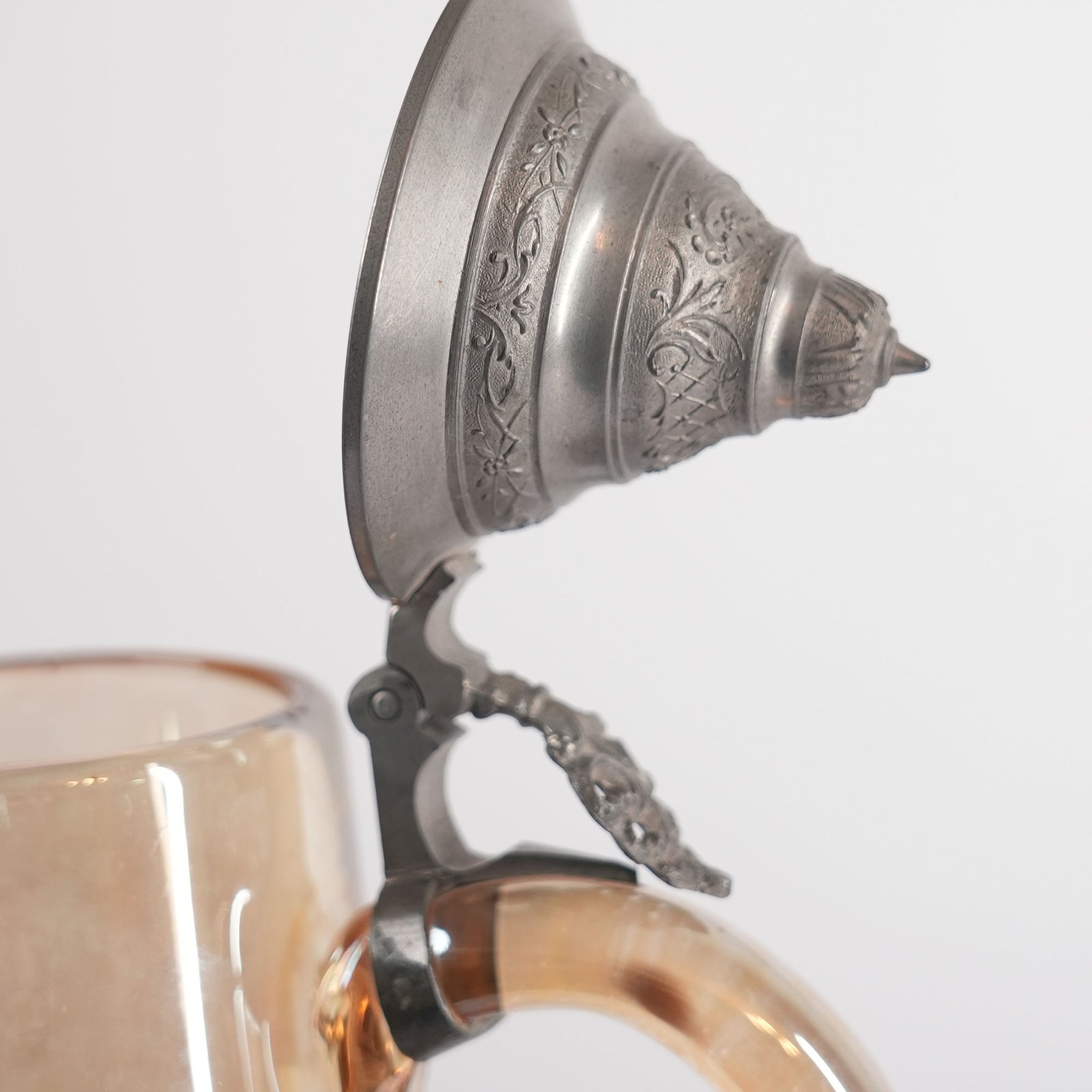 Mary Gregory Amber Glass Set with Pewter Lid Pitcher Central Europe, Circa 1880 – photo 5